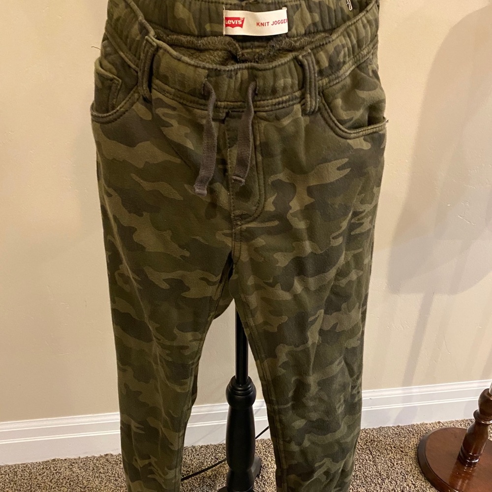 Levi’s camo joggers